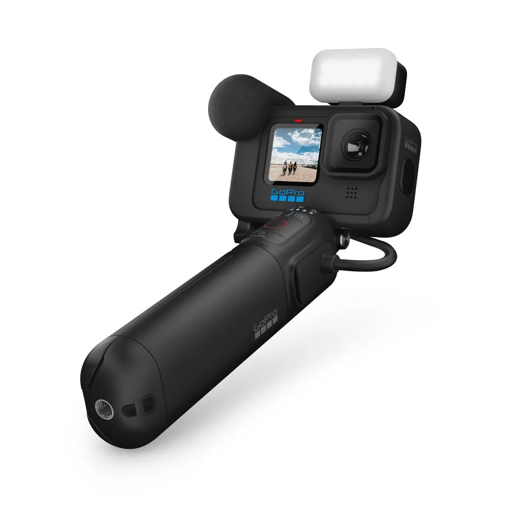 Gopro hero11, 2022년 미니 버전 출시 Gopro hero11은 2022년에 미니 버전으로 시장에 출시됩니다. 다양한 유형의 청중을 위한 세 가지 변형으로 gopro hero11 라인은 최대 1억 가지 색상을 캡처하고 5k에서 동영상을 녹화하는 센서로 공식화되었습니다.