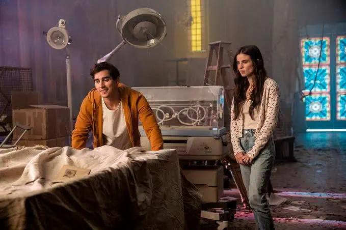 Lançamentos da netflix em outubro de 2022 tem o clube da meia-noite e mais Depois do umiverso lançamentos da netflix em outubro de 2022