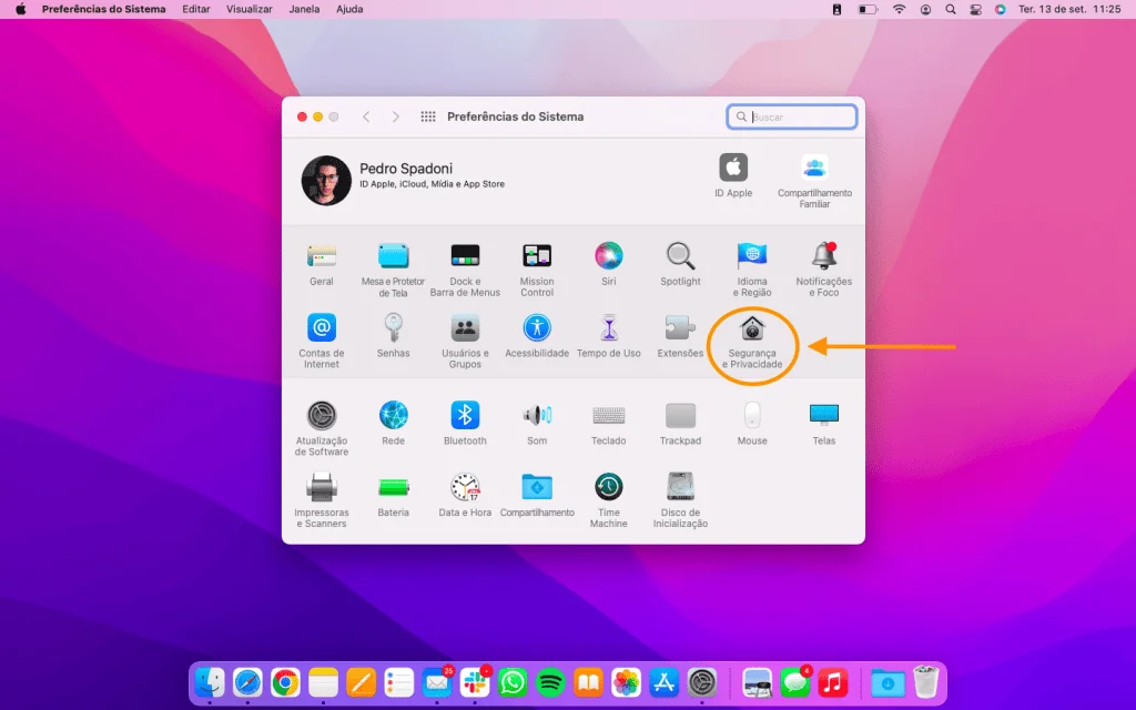 14 melhores configurações de segurança no mac Tela das preferências do sistema no macos com seta apontando para o ícone de segurança e privacidade