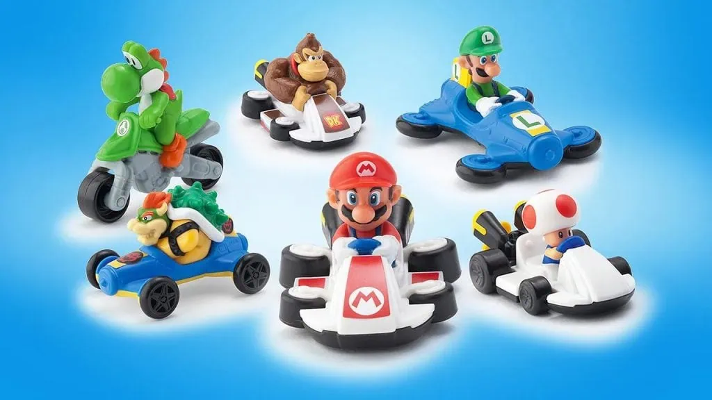 Historien om Mario Kart Bilden visar mcdonalds leksaker från mario kart