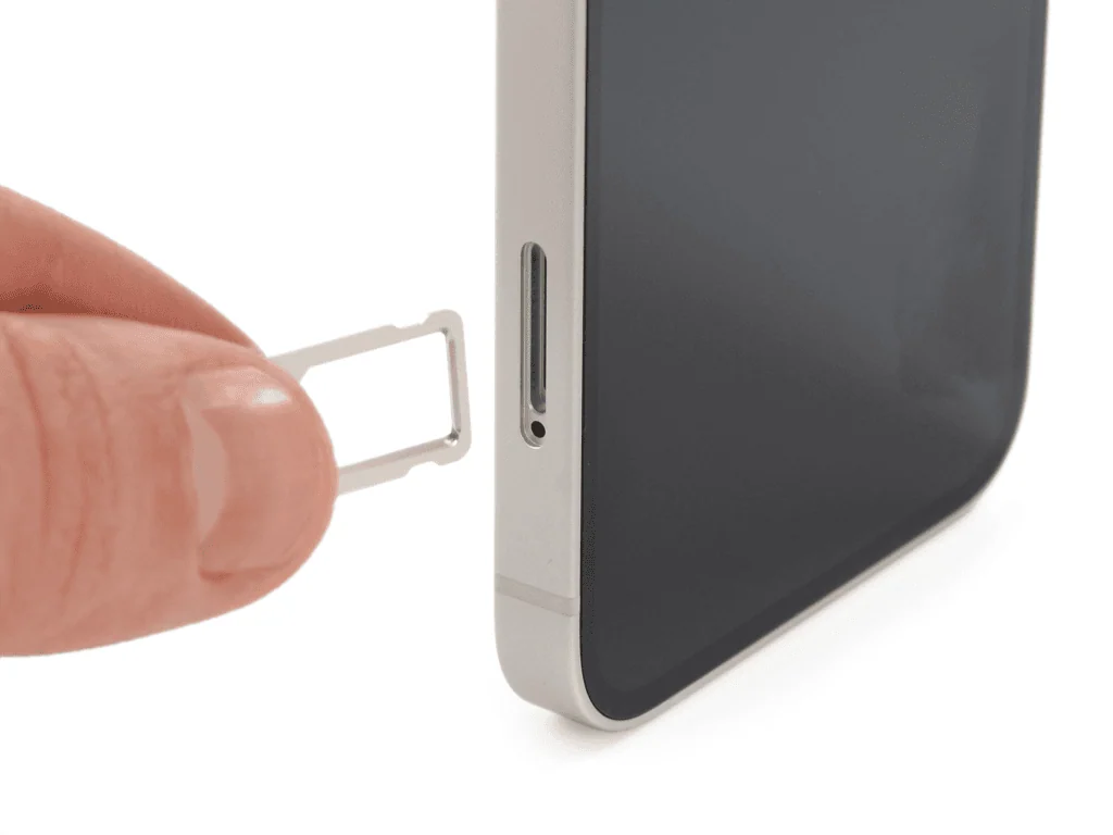 Apple, iPhone 14'te sim kartı sonlandırıyor. Anlayın Apple, iPhone 14'te sim kartı sonlandırıyor. Anlayın. iPhone 14'ün ABD'de SIM kart için fiziksel bir yuva olmadan satılacağının duyurulması ile eSIM konusunda şüpheler ortaya çıktı. Aşağıda her şeyi açıklıyoruz