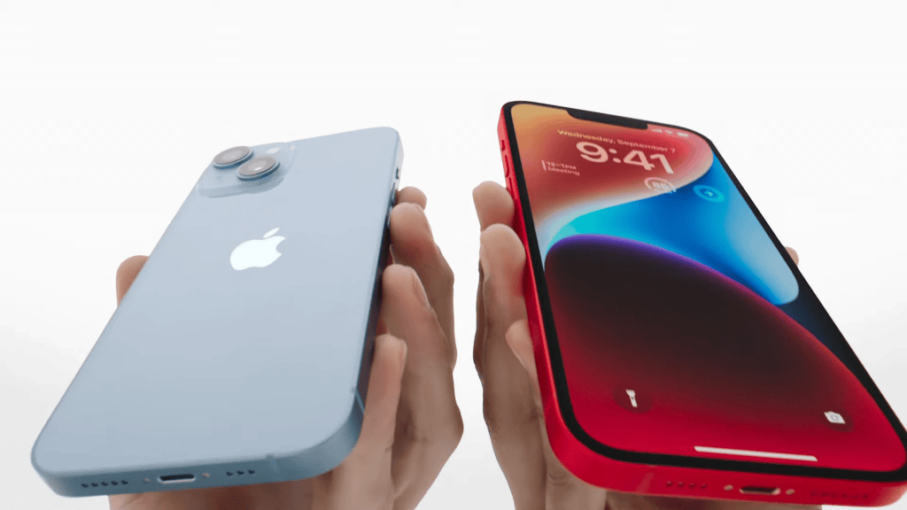 אפל משיקה אייפון 14 עם מצלמות חדשות ותכונות אבטחה חסרות תקדים אפל משיקה אייפון 14 עם מצלמות חדשות ותכונות אבטחה חסרות תקדים. בעוד שה-iphone 14 pro ו-14 pro max שולחים, לראשונה, חיישן 48 mp, האייפון מיני מפנה את מקומו לאייפון 14 פלוס עם מסך 6,7 אינץ'; הכירו את הקו החדש לפרטי פרטים