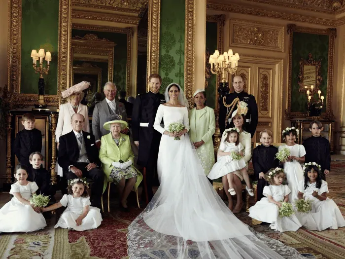 Rainha elizabeth ii morre aos 96 anos O duque e a duquesa de sussex posam para uma fotografia oficial de casamento no the green drawing room no castelo de windsor. Reprodução: history