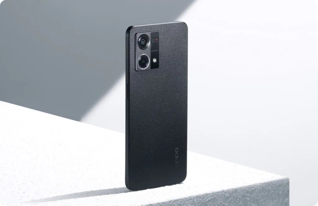 Oppo reno7 é o primeiro smartphone da marca no brasil Oppo reno7 na cor preta em pé
