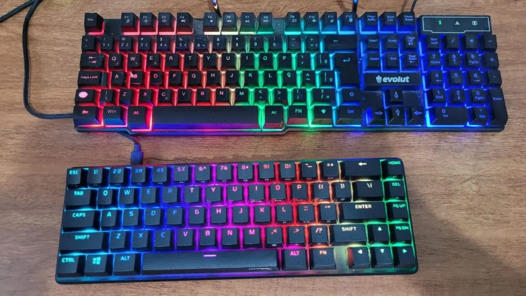 Bewertung: Alloy Origins 65, eine kompakte und effiziente Gaming-Tastatur Bewertung: Alloy Origins 65, eine kompakte und effiziente Gaming-Tastatur. Der immer kleiner werdende Alloy Origins 65 ist die Wette auf ein kleines Peripheriegerät in der Größe, jedoch ein Riese in der Kraft von Hyperx.