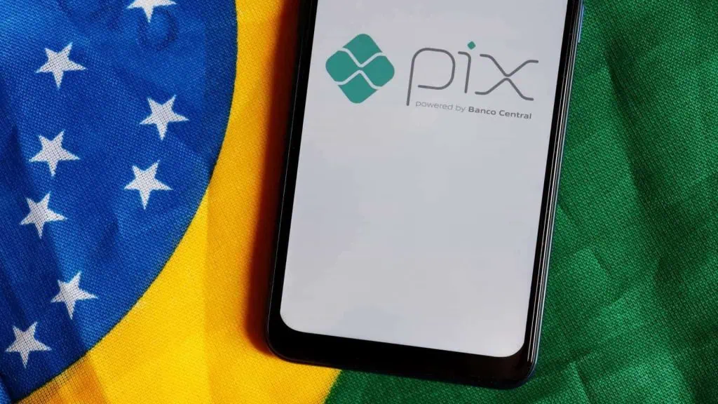 Saiba o que fazer ao enviar ou receber um pix errado Pagamento pix errado, erro na transferência via aplicativo bancário no celular.