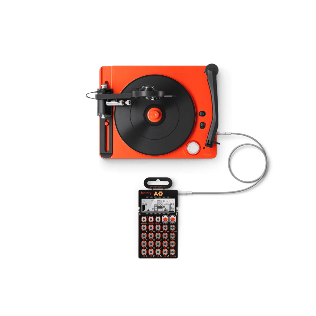 Po-80 é um gravador de discos de vinil portátil Po-80, fábrica de discos de vinil da teenage engineering
