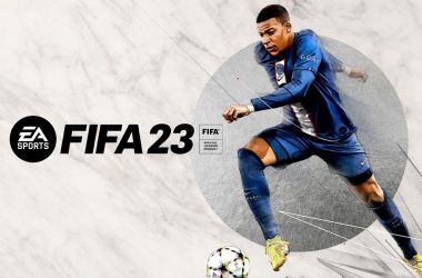 Jovem jogador de futebol em ação com a camisa do fifa 23 no ps5, destacando gráficos e jogabilidade.