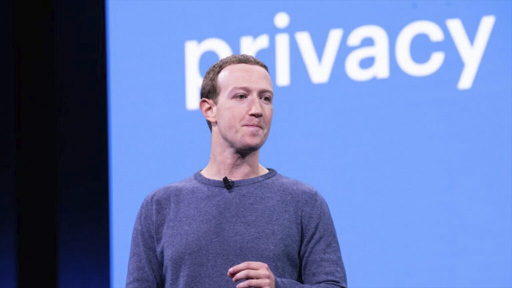 A imagem mostra mark zuckerberg num evento sobre a privacidade no facebook