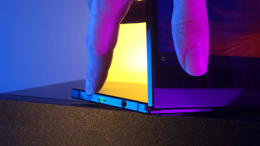Ulasan: Monitor Portabel Superfect S 4K dengan Layar Sentuh .