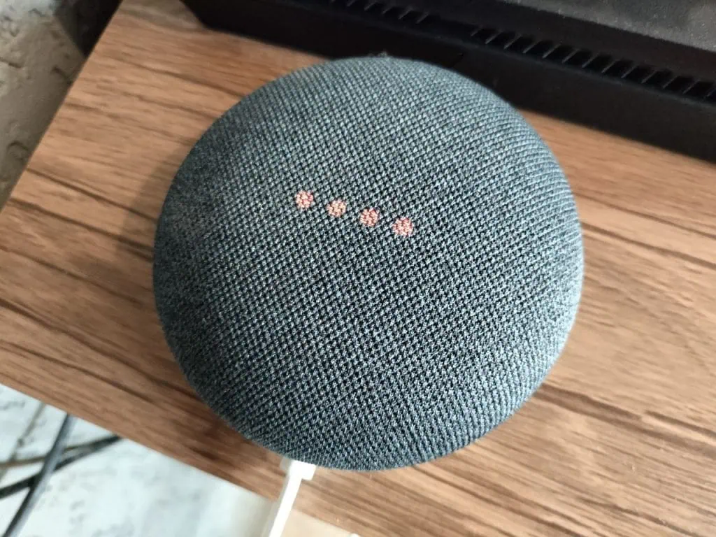Review: google nest mini compensa pelo ótimo preço de entrada Nest mini com botão de microfone desativado