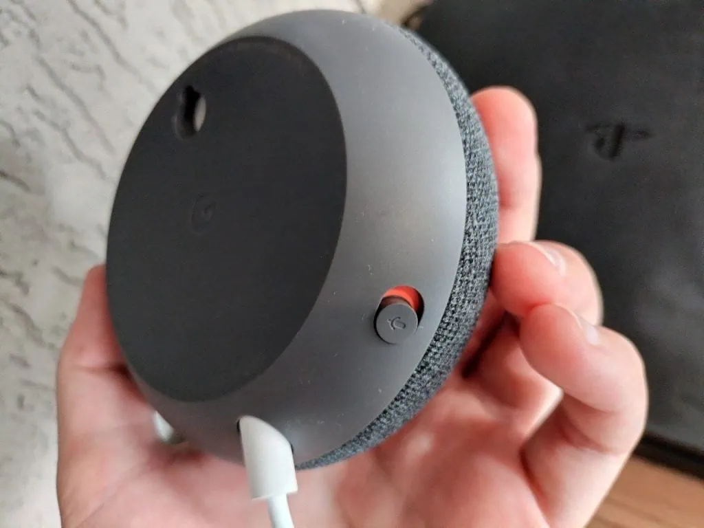 Review: google nest mini compensa pelo ótimo preço de entrada Nest mini com botão de microfone desativado