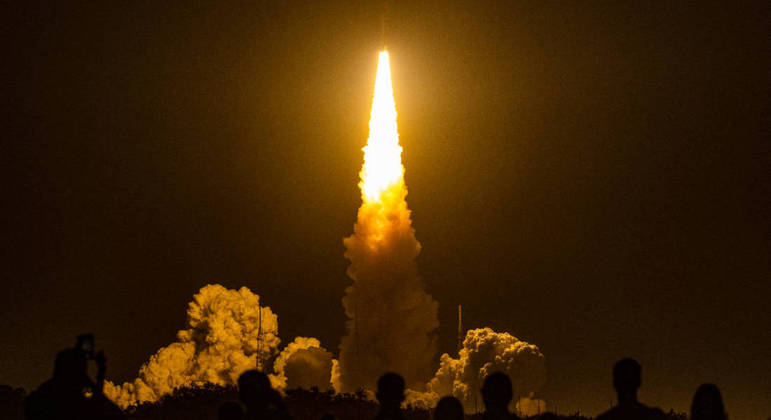 Artemis 1: NASA lança foguete em direção à Lua