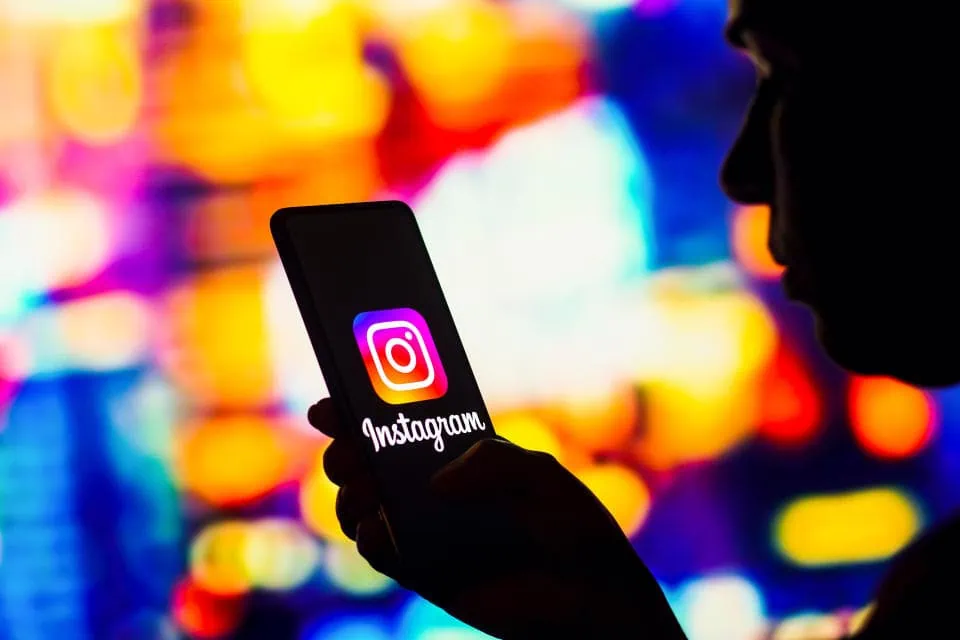Como recuperar conta do instagram hackeada e aumentar segurança Pessoa que teve conta suspensa do instagram