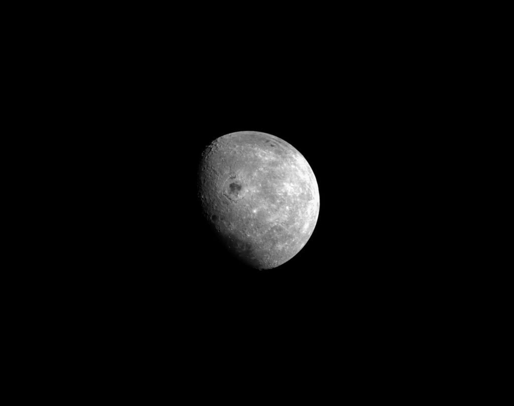 Nave Orion captura ótimas fotos da Lua durante a Missão Artemis I
