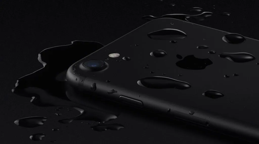 Iphone blev blöt och nu? Se vad du ska göra och vad du inte ska göra Min iphone blev blöt, vad ska jag göra?
