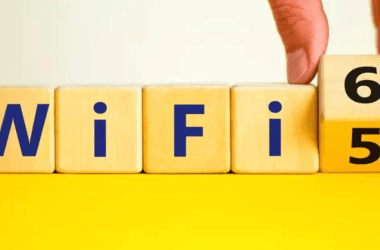Cubo com letras e números destacando wi-fi 6 em cores vibrantes.