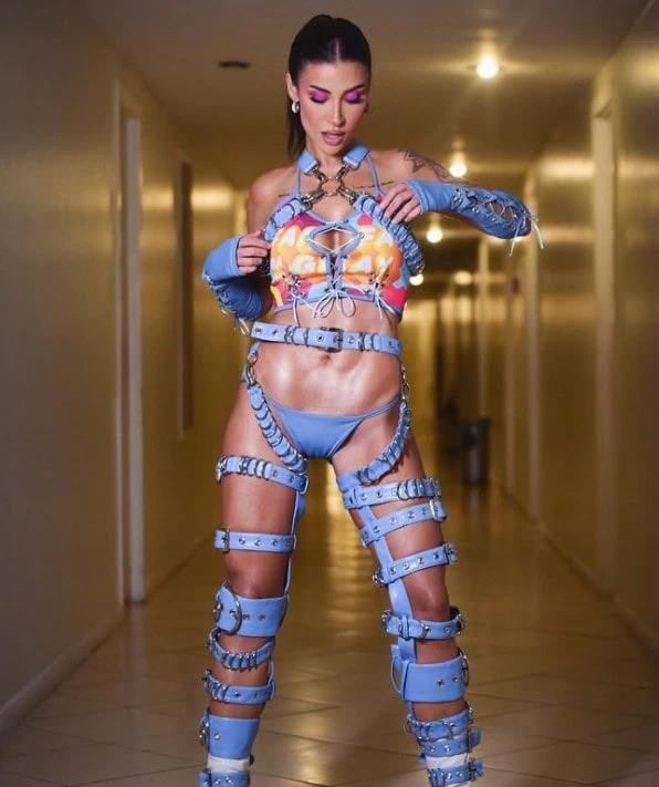 O que é a farofa da gkay? A influenciadora bianca andrade, mais conhecida como boca rosa, divulgou seu look ousado em suas redes sociais