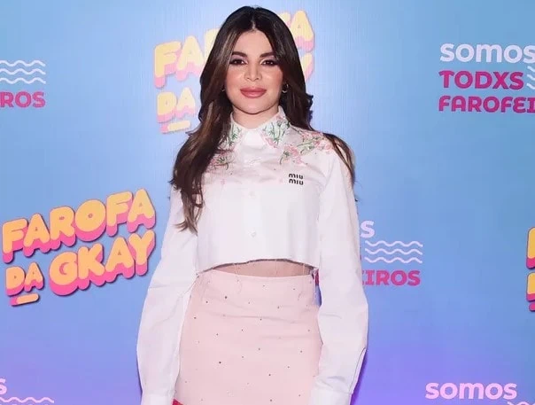 O que é a farofa da gkay? Gkay em evento da "farofa"