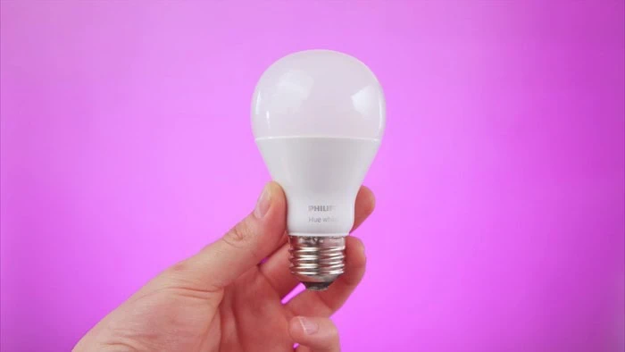 Essas são todas as luzes da philips hue que você encontra no brasil Essas são todas as luzes da philips hue que você encontra no brasil. Entrevistamos gustavo rudge, da signify brasil, para falar sobre os produtos philips hue disponíveis no país, bem como descontos e a aceitação das luzes inteligentes pelos usuários.