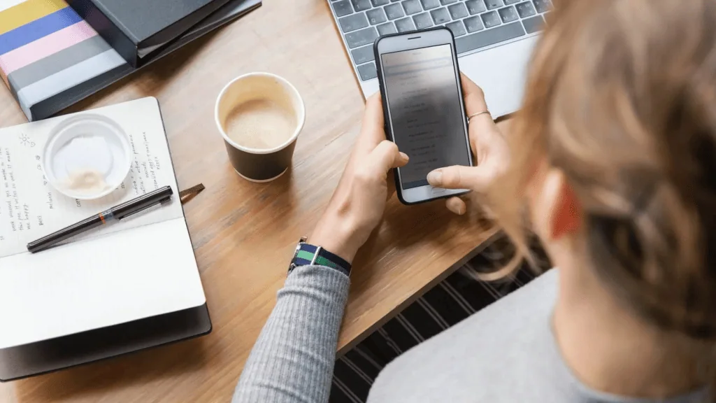 Melhores do ano: as matérias mais lidas em 2022 no showmetech Mulher usando apps para ganhar dinheiro