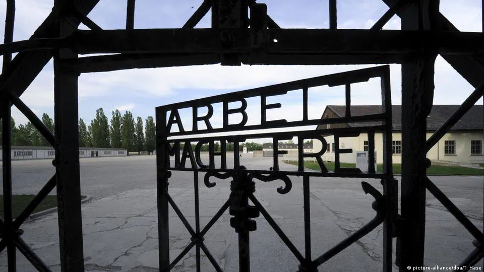 Holocausto: 27 de janeiro é o dia internacional da lembrança Holocausto: 27 de janeiro é o dia internacional da lembrança. Há 76 anos o exército vermelho conseguia chegar e libertar auschwitz, na polônia, o maior e mais terrível campo de concentração da alemanha nazista. Por causa dessa data, todo ano, 27 de janeiro é marcado o dia internacional de lembrança do holocausto.