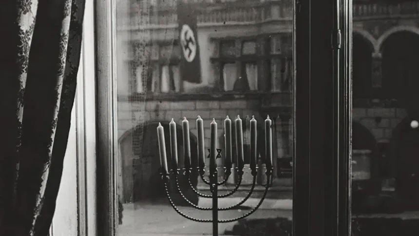 Holocausto: 27 de janeiro é o dia internacional da lembrança Holocausto: 27 de janeiro é o dia internacional da lembrança. Há 76 anos o exército vermelho conseguia chegar e libertar auschwitz, na polônia, o maior e mais terrível campo de concentração da alemanha nazista. Por causa dessa data, todo ano, 27 de janeiro é marcado o dia internacional de lembrança do holocausto.