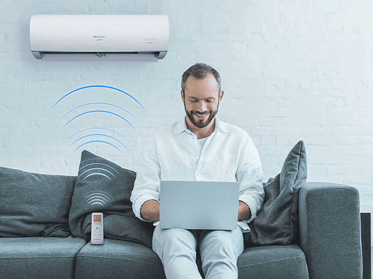 Ar-condicionado moderno controlado por wi-fi para eficiência energética.
