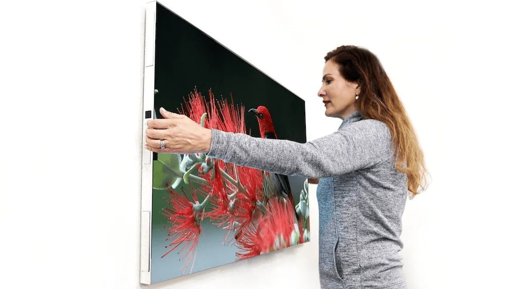 Displace tv é a primeira tv completamente sem fios do mundo A displace tv pesa apenas 9kg e pode encaixar em qualquer superfície plana