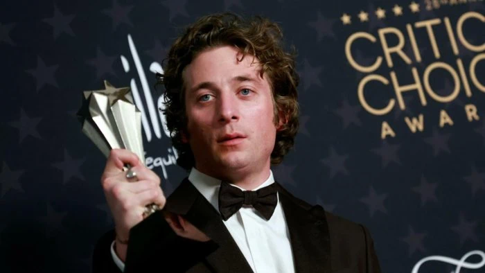 Conheça os vencedores do 28º critic's choice awards Jeremy allen exibe seu critic's choice awards