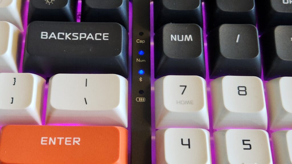 Review machenike k600g: teclado mecânico sem fio Review machenike k600g: teclado mecânico sem fio. O teclado mecânico machenike k600g tem recursos úteis, pode ser conectado de três formas diferentes e tem design bem atraente.