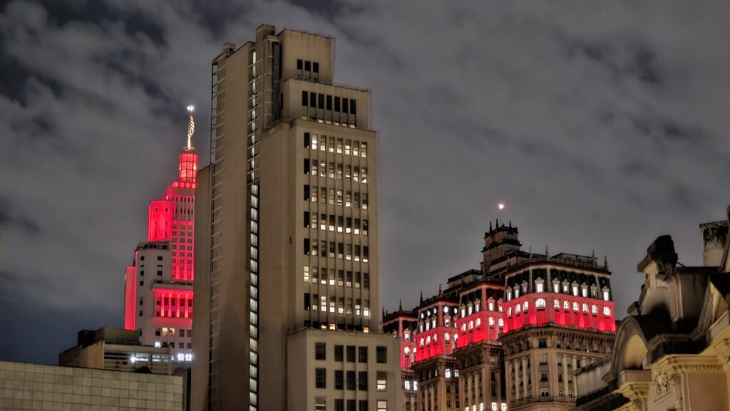 Review: galaxy s23 ultra mantém design mas melhora nas funções Foto tirada durante a noite de são paulo com o galaxy s23 ultra