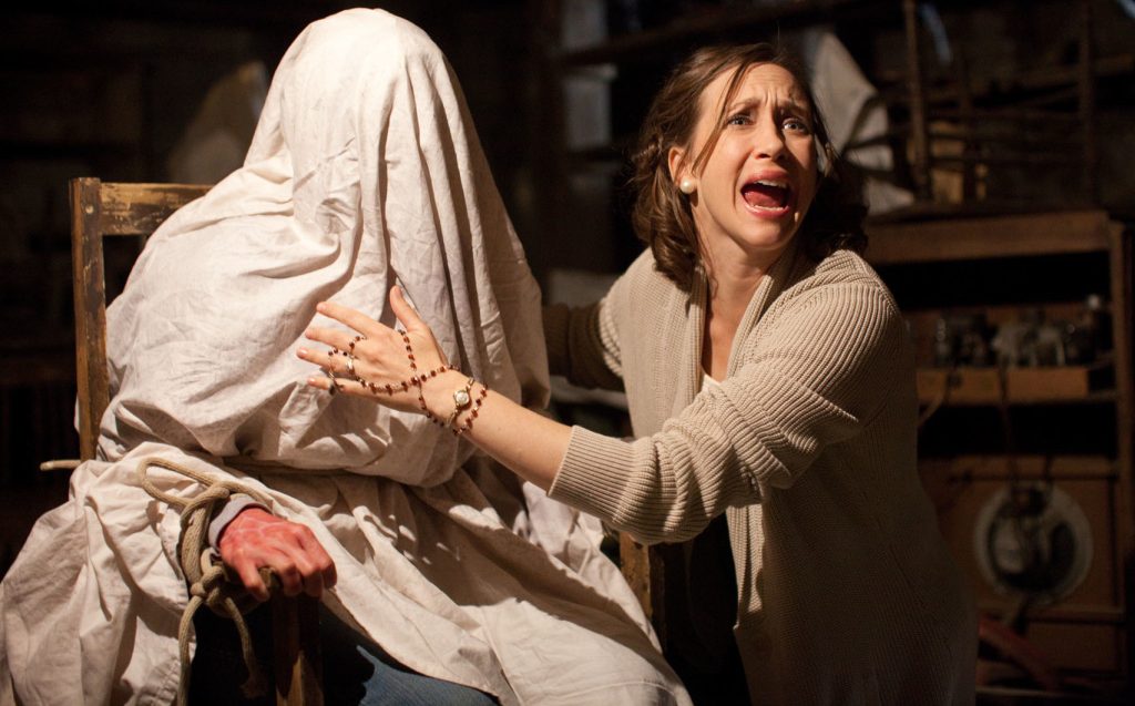 Cena emocional de filme antigo.