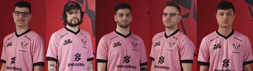 Jogadores de rainbow six siege no six invitational com destaque.