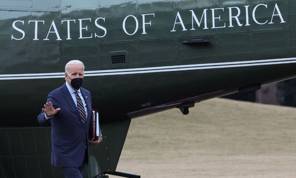 Joe biden visita voo não identificado nos eua.