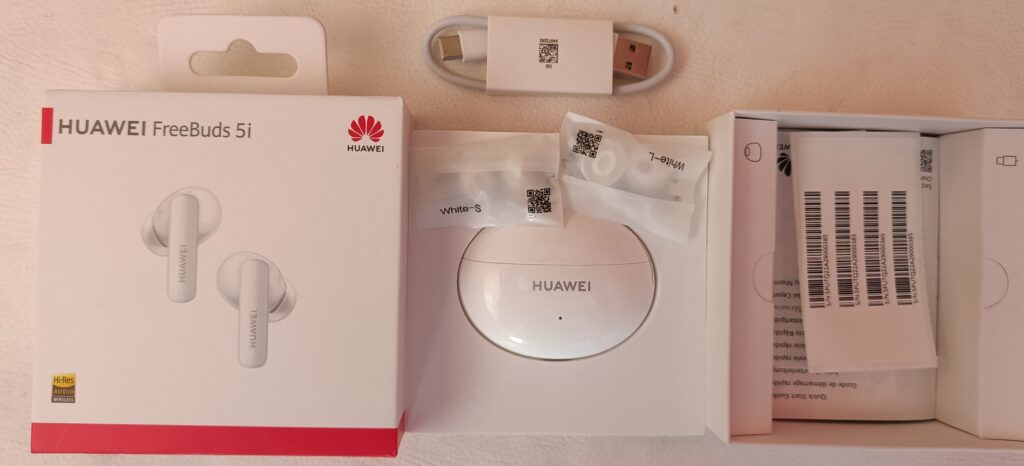Review: huawei freebuds 5i tem bateria e som excelentes Caixa com itens do freebuds 5i da huawei