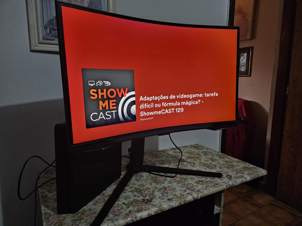 Review: odyssey g6 é muito mais que um monitor gamer Odyssey g6 rodando showmecast