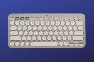 Teclado logitech k380 bluetooth para múltiplos dispositivos, compacto e portátil.