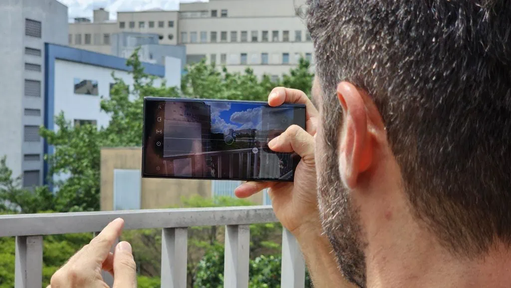 56 dicas e truques para o galaxy s23, s23+ e s23 ultra Uso do botão de fotografia do galaxy s23 ultra para gravar vídeos