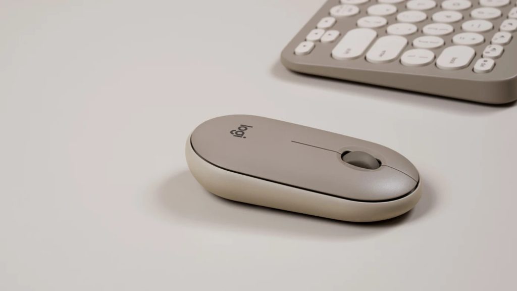 Mouse logitech pebble m350, leve, com design minimalista, ideal para uso diário em home office e viagens.