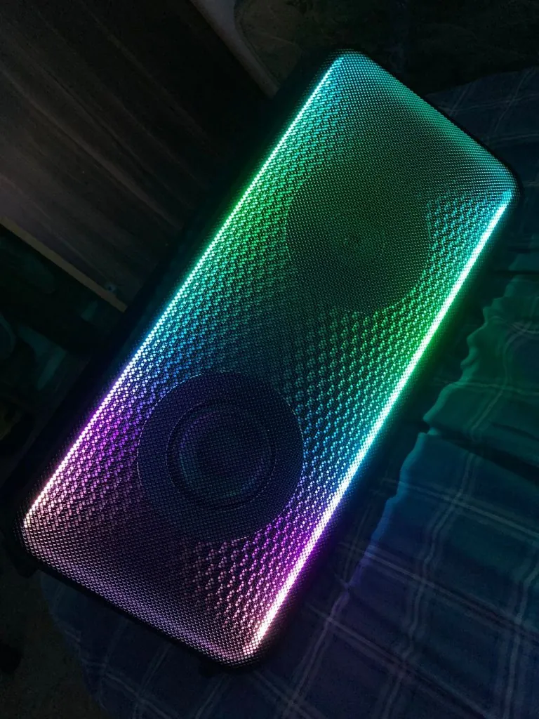 Review: sound tower samsung mx-st45b traz som impecável e mobilidade Sound tower no modo colorido