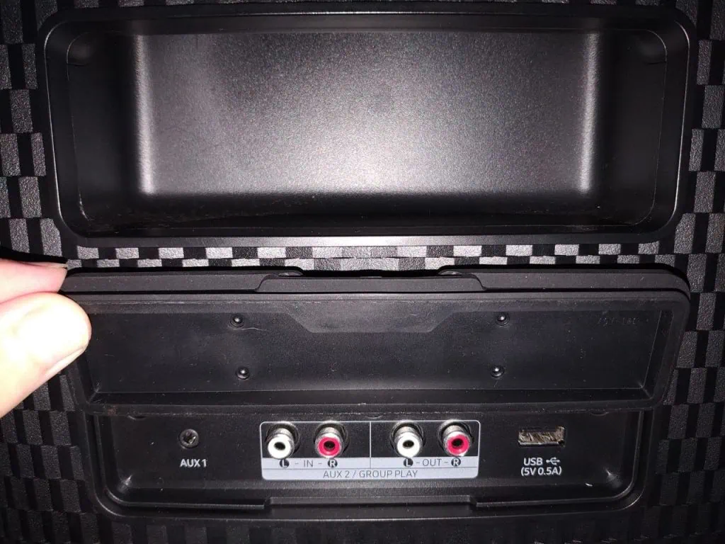 Review: sound tower samsung mx-st45b traz som impecável e mobilidade Conexões da sound tower da samsung