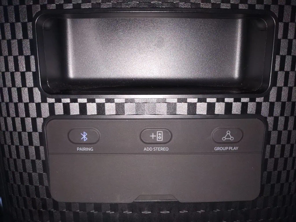 Review: sound tower samsung mx-st45b traz som impecável e mobilidade Botões da traseira da sound tower da samsung