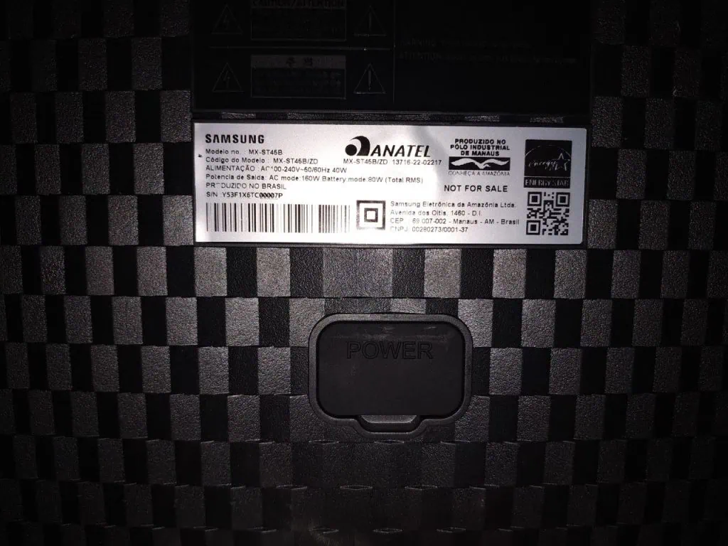Review: sound tower samsung mx-st45b traz som impecável e mobilidade Conexão de energia da sound tower da samsung