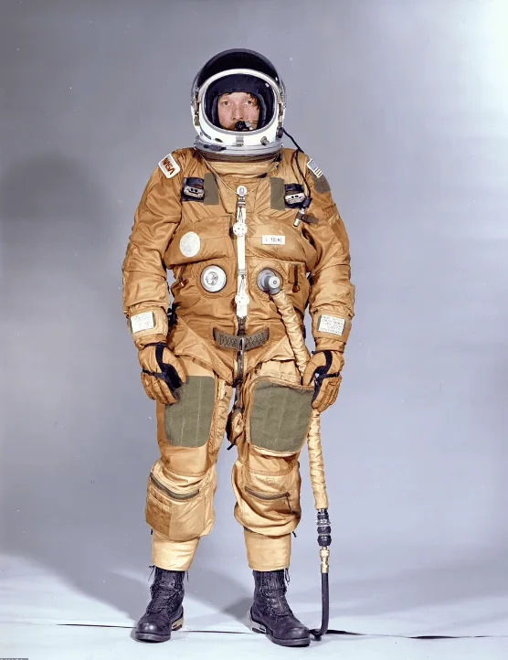 Wie haben sich die NASA-Anzüge im Laufe der Zeit verändert? Der erste Space-Shuttle-Anzug der NASA