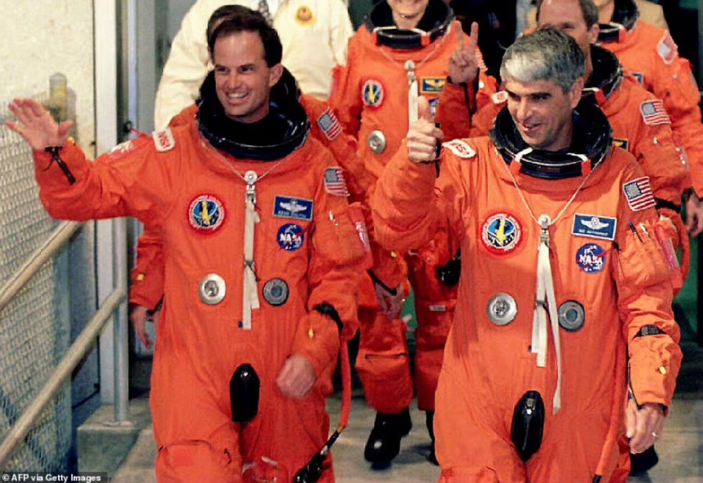 Versão de traje da NASA  para ônibus espacial de 1994