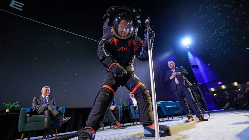 Wie haben sich die NASA-Anzüge im Laufe der Zeit verändert? Neuer NASA Helm für die Artemis III Mission