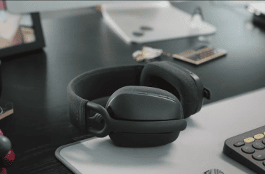 Fone de ouvido bluetooth logitech para home office, com isolamento acústico e som de alta qualidade.