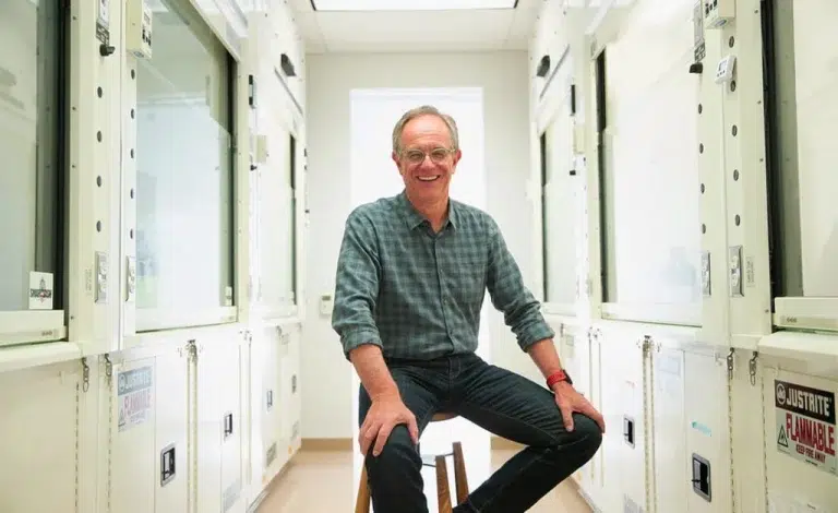 Quantos anos você realmente tem? Conheça sua idade biológica Quantos anos você realmente tem? Conheça sua idade biológica. Cerca de uma dúzia de novos testes de idade biológica estão no mercado, mas a ciência de ler o dna ainda é jovem.