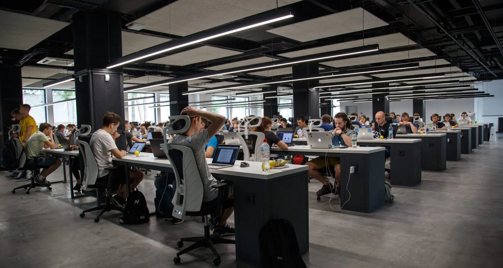 Vagas de emprego e estágio em big techs disponíveis
